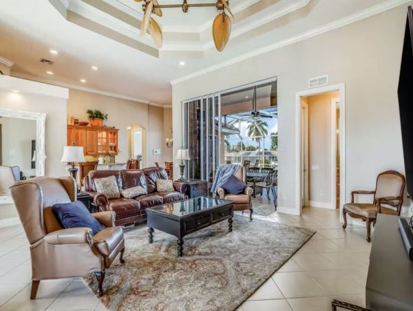 Waterfront Luxury Vacation Pool Home in Marco Island
