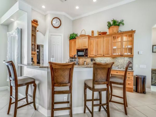 Waterfront Luxury Vacation Pool Home in Marco Island