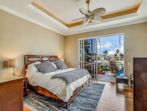 Waterfront Luxury Vacation Pool Home in Marco Island