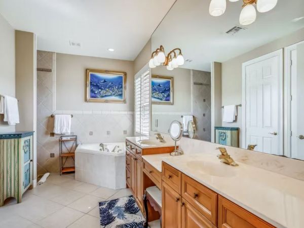 Waterfront Luxury Vacation Pool Home in Marco Island