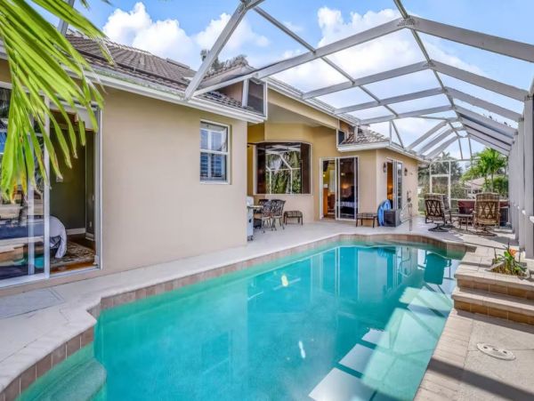 Waterfront Luxury Vacation Pool Home in Marco Island