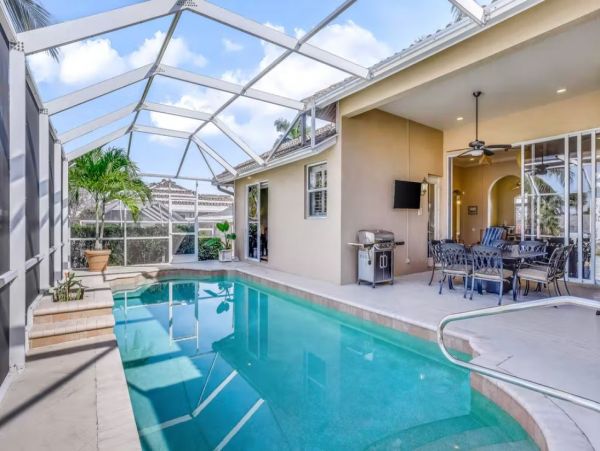 Waterfront Luxury Vacation Pool Home in Marco Island
