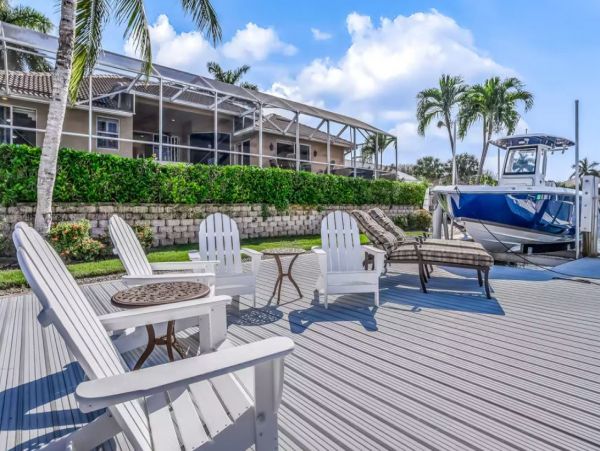 Waterfront Luxury Vacation Pool Home in Marco Island