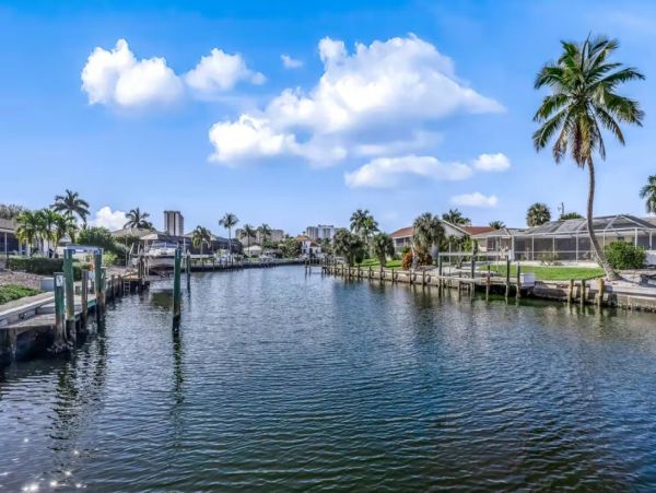 Waterfront Luxury Vacation Pool Home in Marco Island