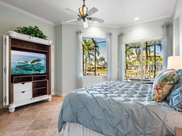 Walk to Beach Marco Island Vacation Home Five Bedrooms