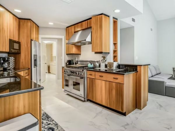 Naples 3 Bedroom Home Private Pool & Lanai Sleeps 12 Guests