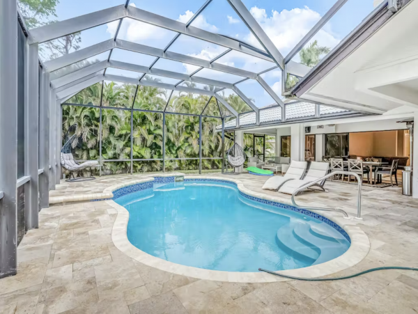 Naples 3 Bedroom Home Private Pool & Lanai Sleeps 12 Guests