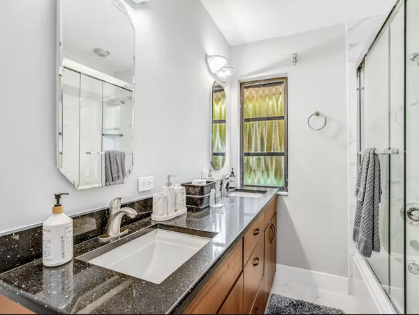 Naples 3 Bedroom Home Private Pool & Lanai Sleeps 12 Guests