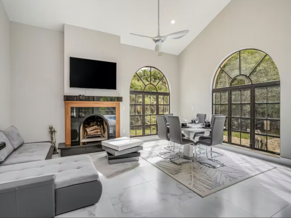 Naples 3 Bedroom Home Private Pool & Lanai Sleeps 12 Guests