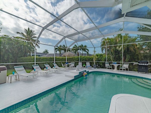 Marco Island Vacation Home 4 Bedrooms with Caged Pool
