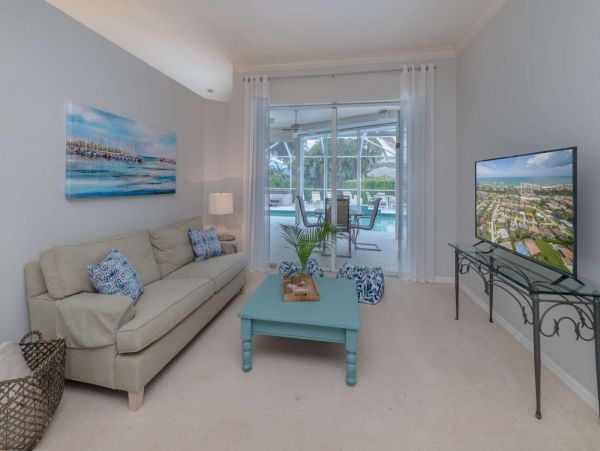 Marco Island Vacation Home 4 Bedrooms with Caged Pool