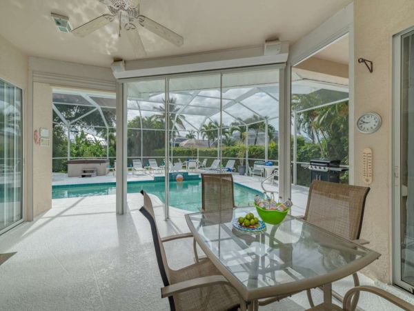 Marco Island Vacation Home 4 Bedrooms with Caged Pool