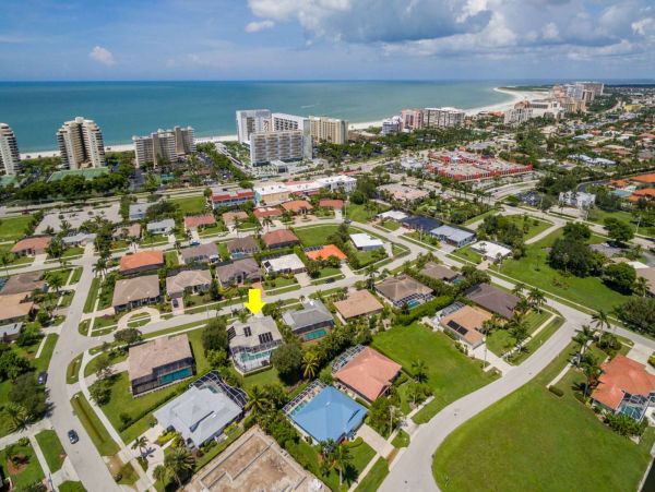 Marco Island Vacation Home 4 Bedrooms with Caged Pool