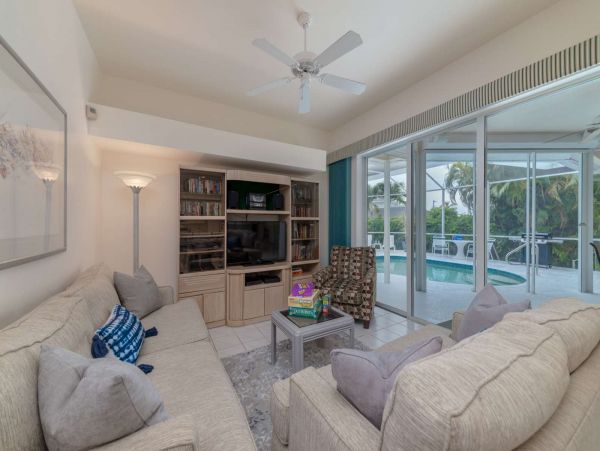 Marco Island Vacation Home 4 Bedrooms with Caged Pool