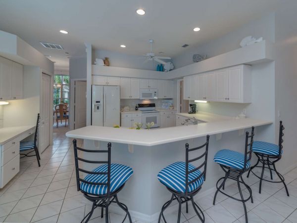 Marco Island Vacation Home 4 Bedrooms with Caged Pool