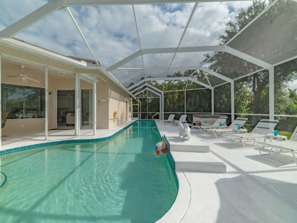 Marco Island Vacation Home 4 Bedrooms with Caged Pool