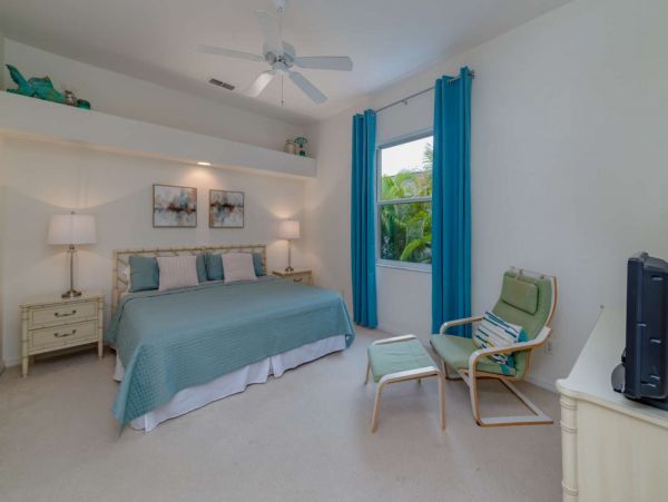 Marco Island Vacation Home 4 Bedrooms with Caged Pool
