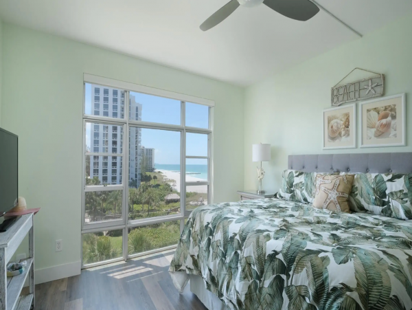 Longboat Key Condo 2 Bedroom Balcony & Communal Pool