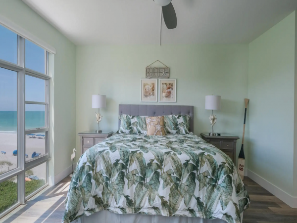 Longboat Key Condo 2 Bedroom Balcony & Communal Pool