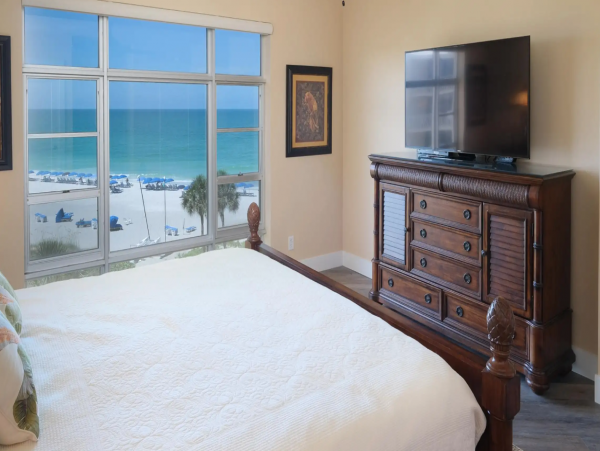 Longboat Key Condo 2 Bedroom Balcony & Communal Pool