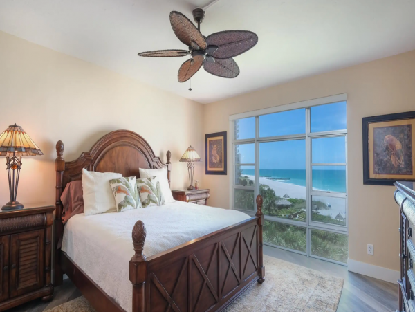 Longboat Key Condo 2 Bedroom Balcony & Communal Pool