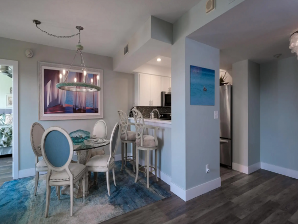 Longboat Key Condo 2 Bedroom Balcony & Communal Pool