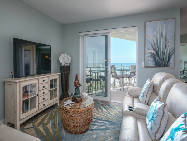 Longboat Key Condo 2 Bedroom Balcony & Communal Pool