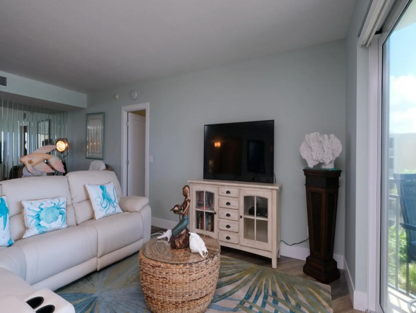 Longboat Key Condo 2 Bedroom Balcony & Communal Pool