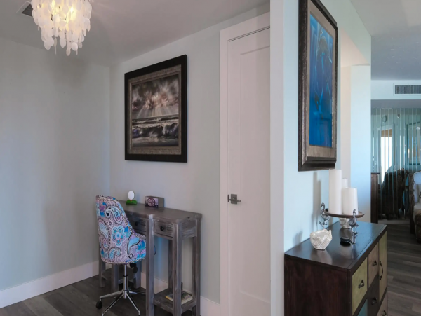 Longboat Key Condo 2 Bedroom Balcony & Communal Pool