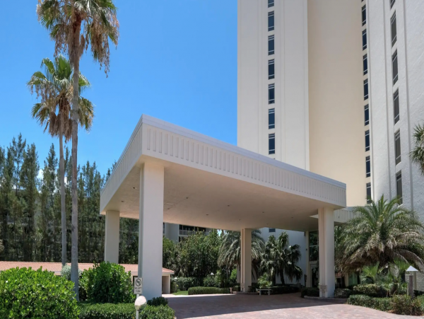 Longboat Key Condo 2 Bedroom Balcony & Communal Pool