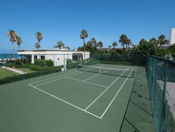 Longboat Key Condo 2 Bedroom Balcony & Communal Pool