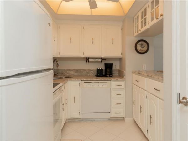 One Bedroom Walk to Beach Rental Condo in Marco Island