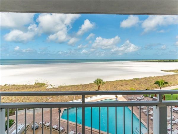 One Bedroom Walk to Beach Rental Condo in Marco Island