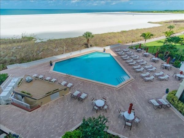 One Bedroom Walk to Beach Rental Condo in Marco Island