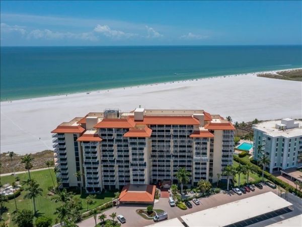 One Bedroom Walk to Beach Rental Condo in Marco Island
