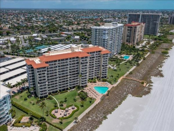 One Bedroom Walk to Beach Rental Condo in Marco Island