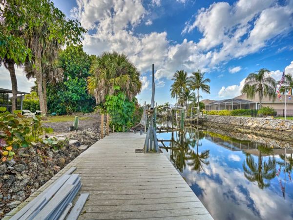 Naples Vacation Home Three Bedrooms Canal View Communal Pool