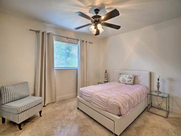 Naples Vacation Home Three Bedrooms Canal View Communal Pool