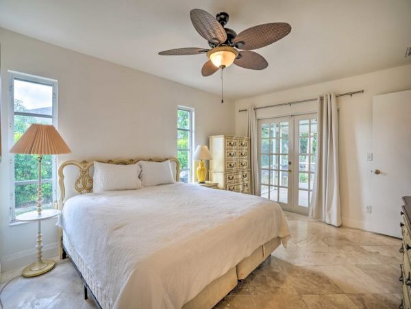 Naples Vacation Home Three Bedrooms Canal View Communal Pool