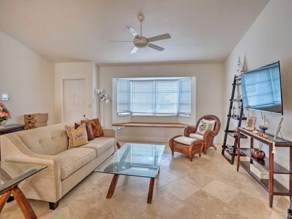 Naples Vacation Home Three Bedrooms Canal View Communal Pool