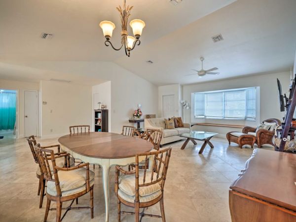 Naples Vacation Home Three Bedrooms Canal View Communal Pool