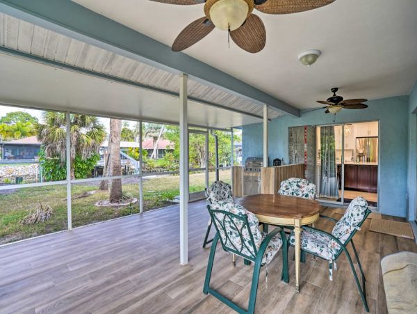 Naples Vacation Home Three Bedrooms Canal View Communal Pool