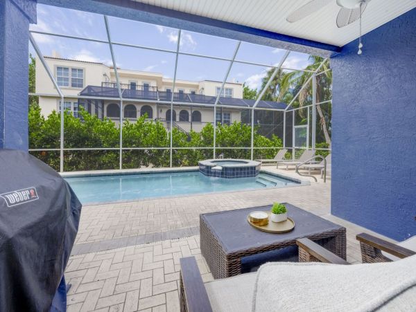 Captiva Island Coastal Escape - Steps to the Beach