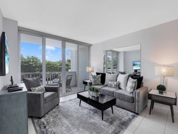 Marco Island Charming Beach-Front One Bedroom Condo Sleeps 4