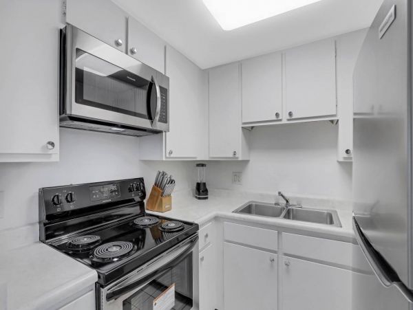 Marco Island Charming Beach-Front One Bedroom Condo Sleeps 4