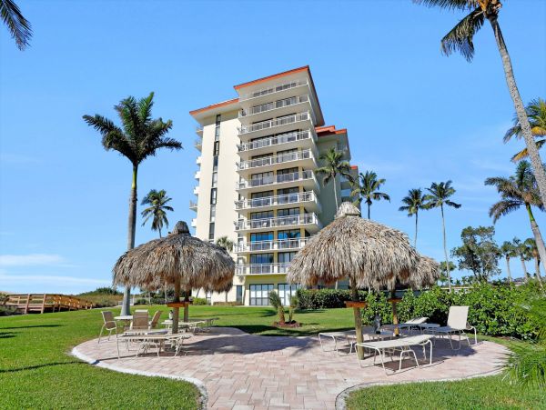 Marco Island Charming Beach-Front One Bedroom Condo Sleeps 4