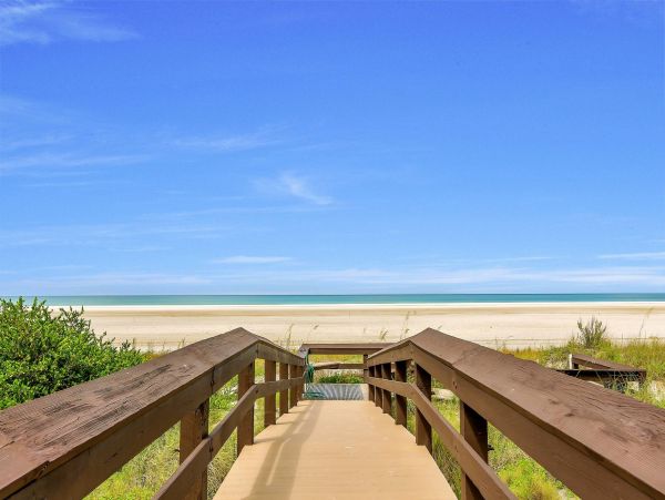 Marco Island Charming Beach-Front One Bedroom Condo Sleeps 4