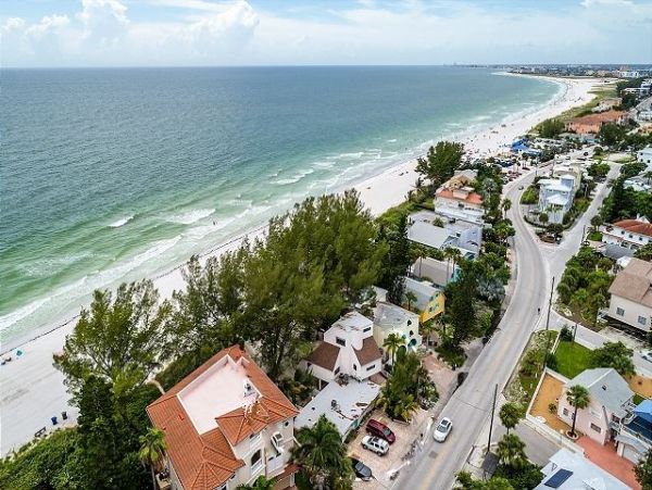 On Beach Treasure Island Vacation Home 6 Bedrooms Sleeps 24
