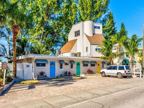 On Beach Treasure Island Vacation Home 6 Bedrooms Sleeps 24