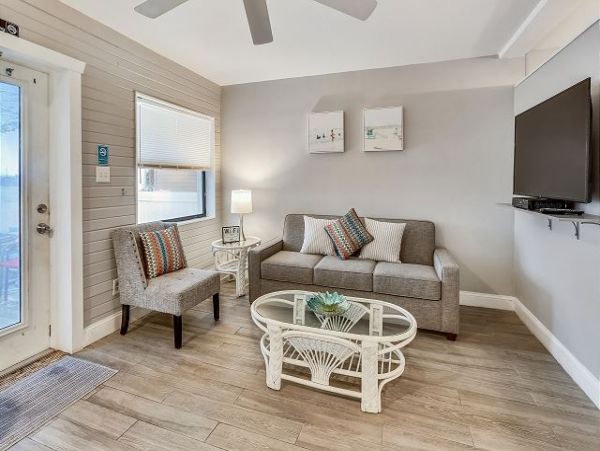 On Beach Treasure Island Vacation Home 6 Bedrooms Sleeps 24